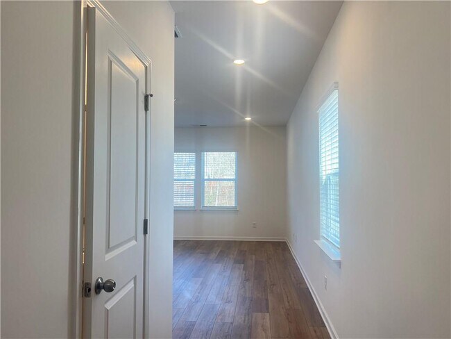 Building Photo - 273 Blue Dragon Dr