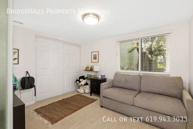 Building Photo - 1004 St Albans Pl