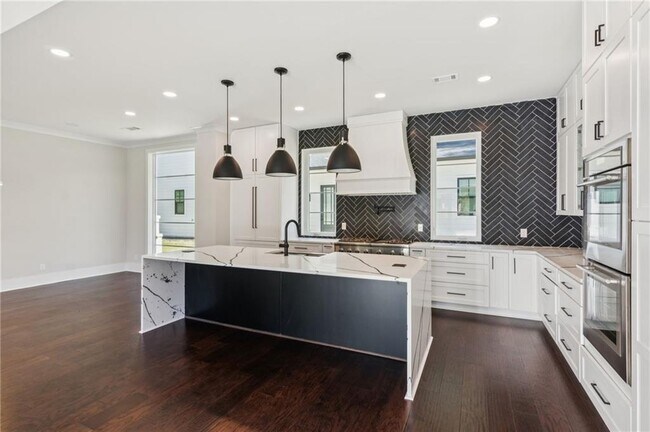 Building Photo - 115 Thome Dr