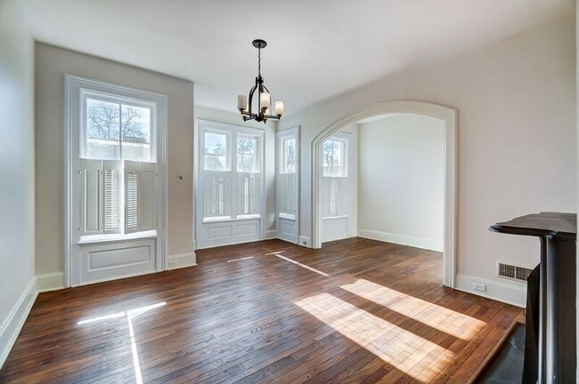 Building Photo - 2701 Cleinview Ave