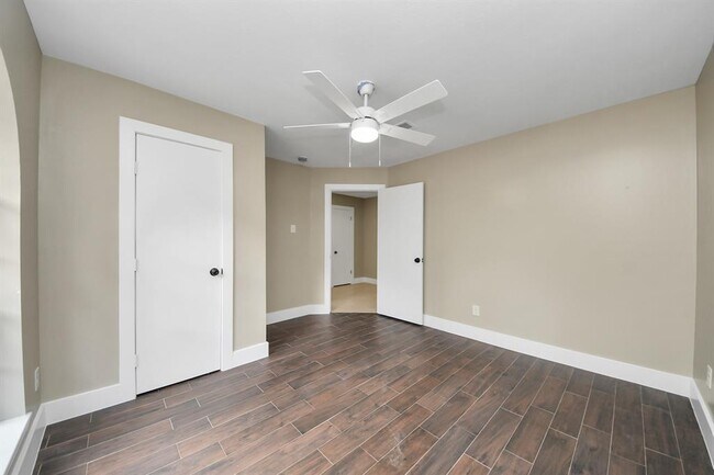 Building Photo - 11811 Campos Dr