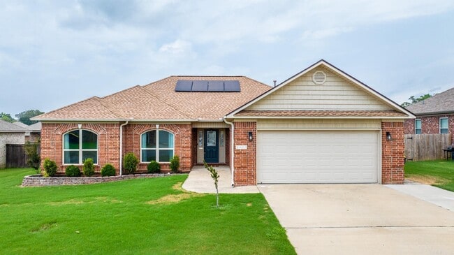 Building Photo - 2423 Palisade Dr