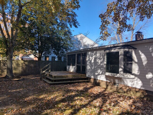 Building Photo - Beautiful 3bd/1.5ba with workshop and large backyard!