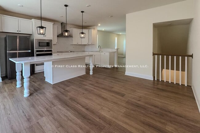 Building Photo - 338 Simeon Dr