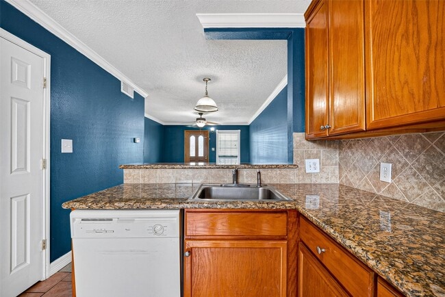 Building Photo - 1220 Shadowdale Dr