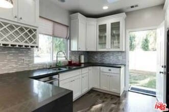 Building Photo - 16001 Wyandotte St