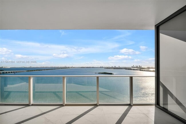 Building Photo - 700 NE 24th St