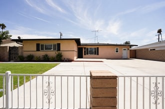 Building Photo - 8840 San Vicente Ave