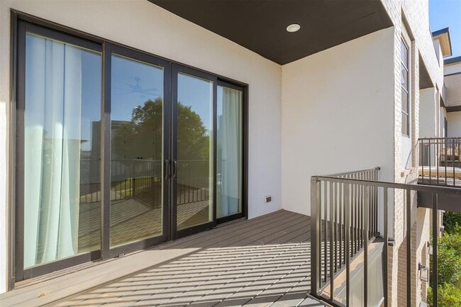 Building Photo - 827 NW 8th St