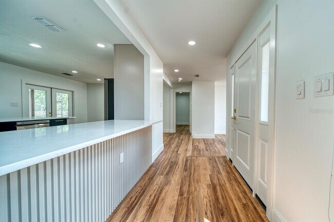 Building Photo - 1542 Sugarwood Cir