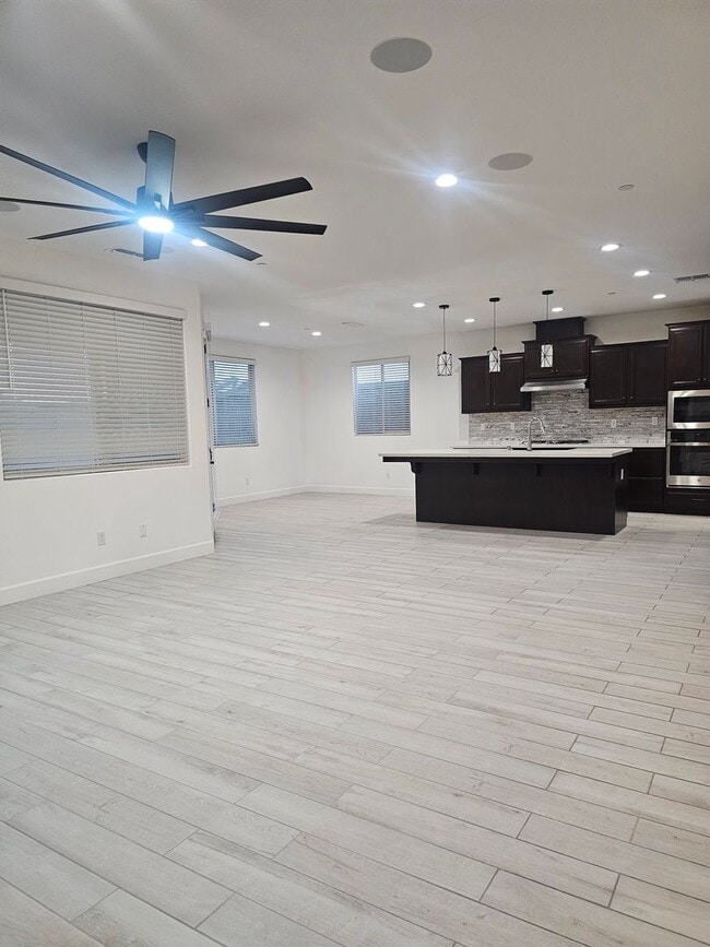 Building Photo - Beautiful Home in Gated Community