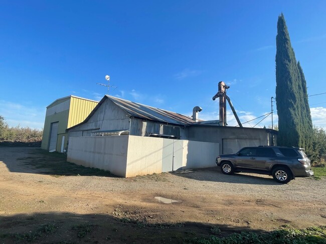 Building Photo - Incredible 3bd/2ba house surrounded by working orchards! Available now!