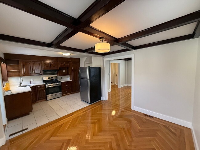 Building Photo - Newly Renovated 3 BED 1.5 BATH in prime area of Quincy