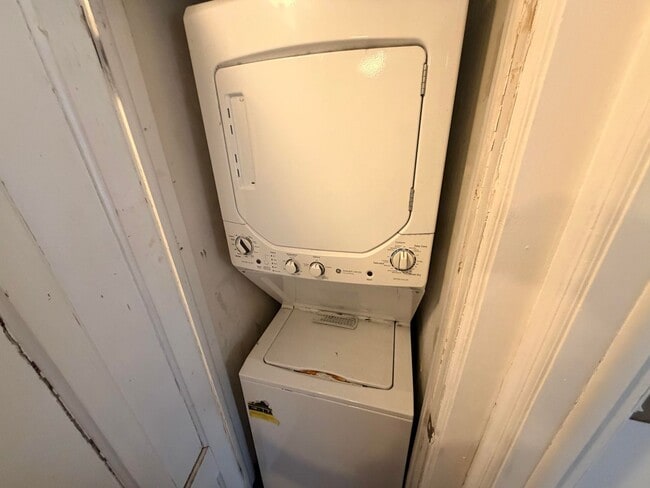 Building Photo - 285.5 Hudson Ave