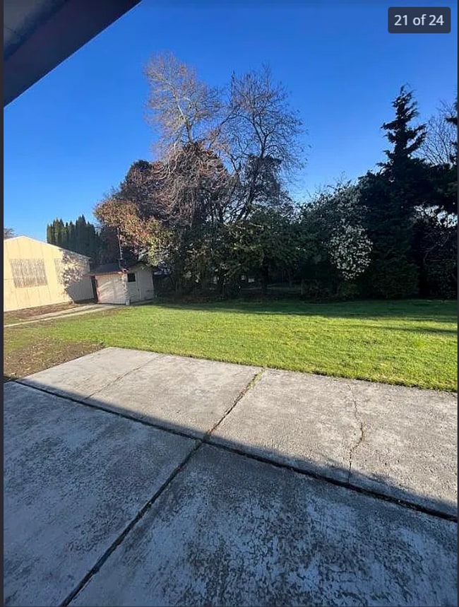 Building Photo - 3-Bed 2-bathroom Home