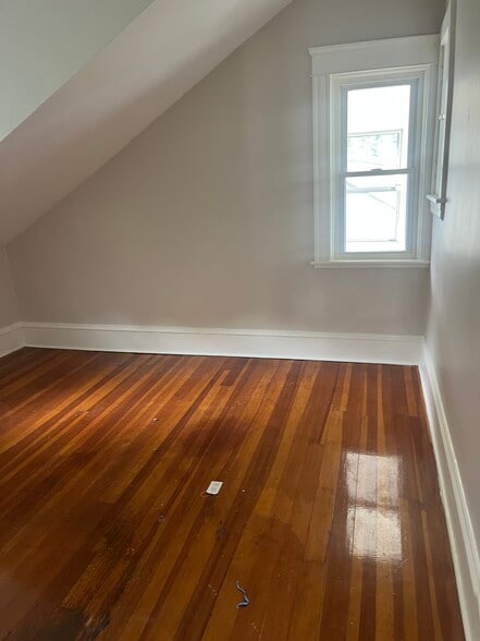 Office space - 581 Woonasquatucket Ave