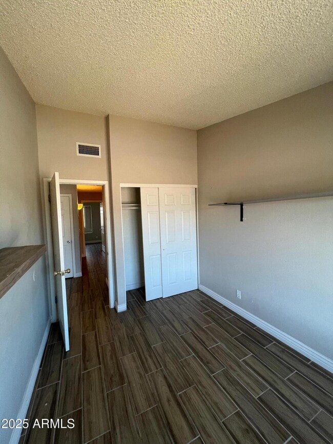 Building Photo - 5819 N 59th Dr