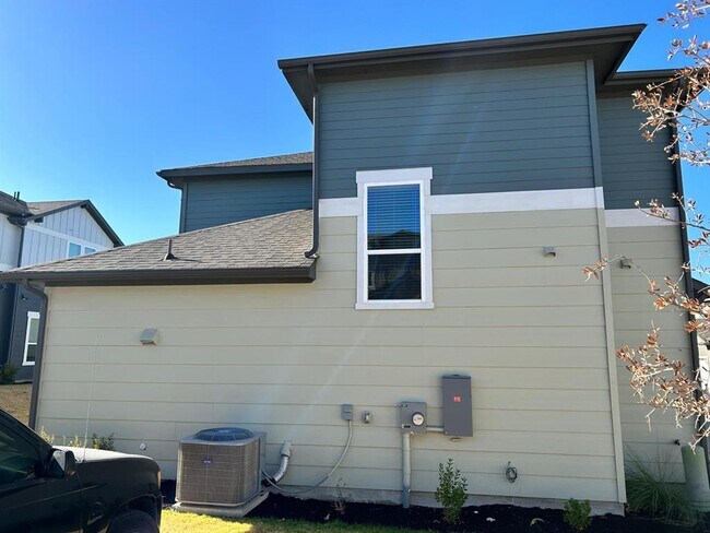 Building Photo - 1015 Vista View Dr
