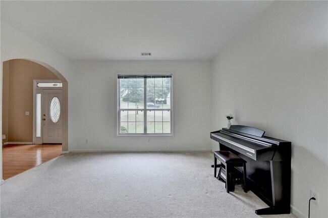 Building Photo - 2172 Woodbriar Dr