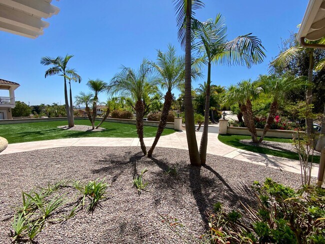 Building Photo - Executive 5 BR Home With Pool RV Parking H...