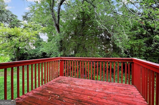 Building Photo - 5470 Twin Lakes Dr