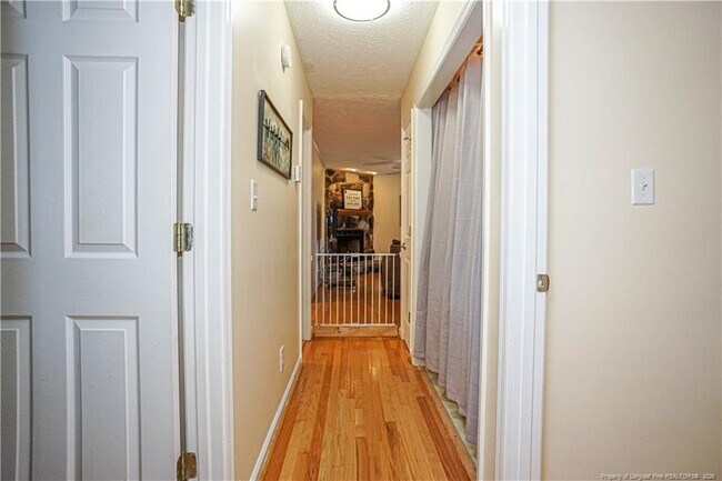 Building Photo - 184 E 12 Oaks Rd