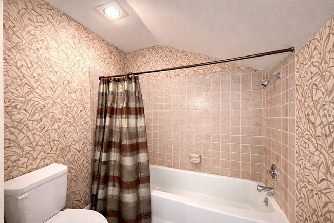 Building Photo - 2416 Birkdale Ln