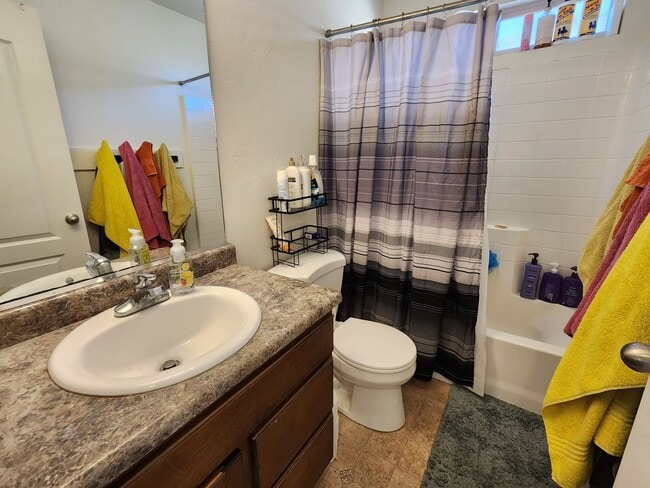 Building Photo - Great 5 Bed 2.5 Bath Home Newly Remodeled