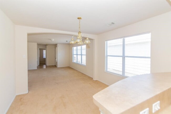 Building Photo - 814 Bandon Ln