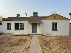 Building Photo - 3 Bedroom Phoenix Home!