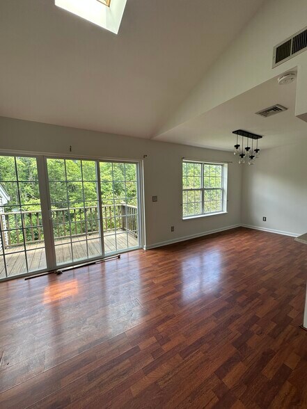 Building Photo - 1132 Washington Grn