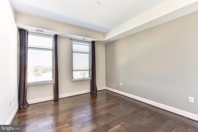 Building Photo - 525 N Fayette St