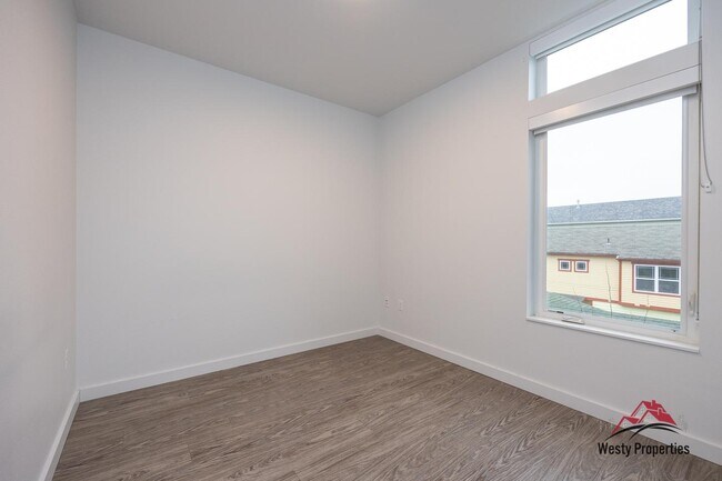 Building Photo - 4647 SE 40th Ave