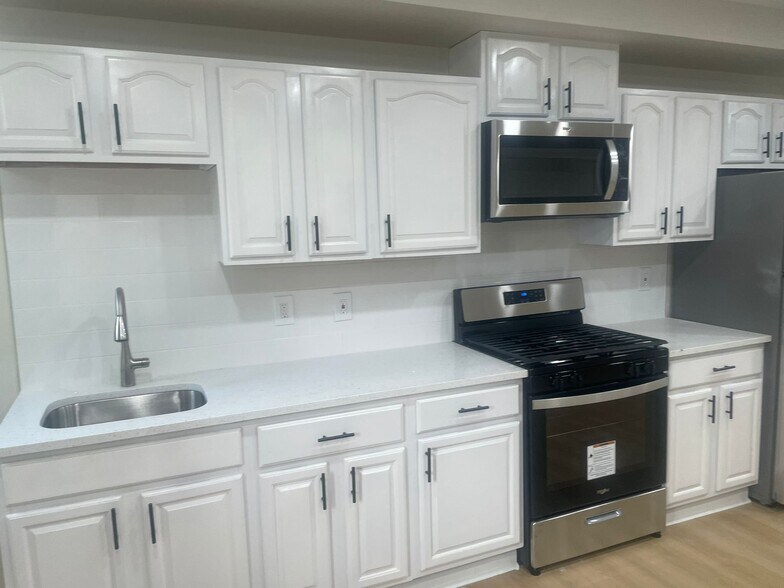 Building Photo - 167 N Grove St