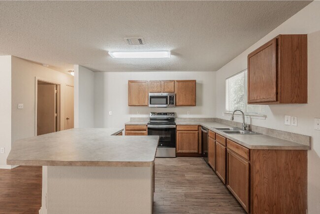 Building Photo - 10325 Bear Hollow Dr