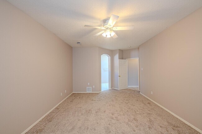 Building Photo - 1124 Calle Corvo NE