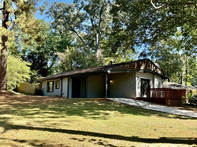 Building Photo - 2386 Elldale Ave