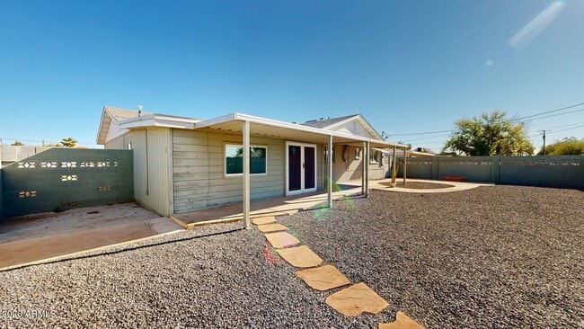 Building Photo - 719 W Parkway Blvd