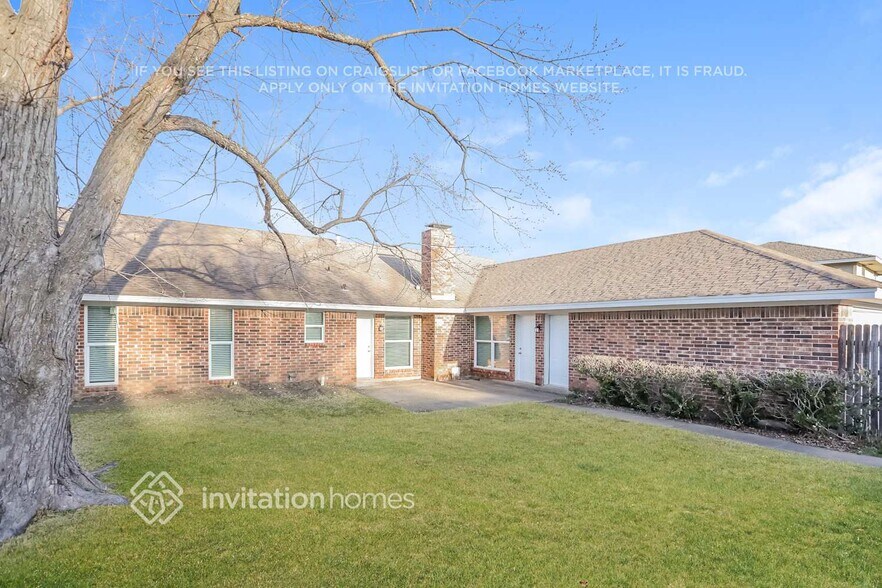 Building Photo - 1706 Surrey Ct