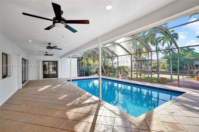 Building Photo - 612 Hibiscus Dr