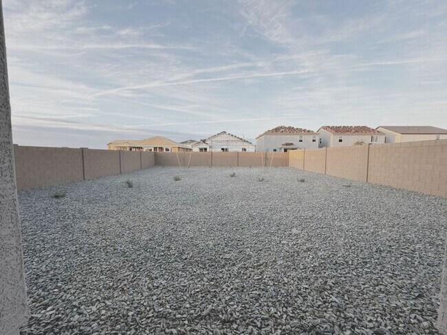 Building Photo - NEW 5 BEDROOM 3 BATHROOM HOME AVILABLE FOR RENT!