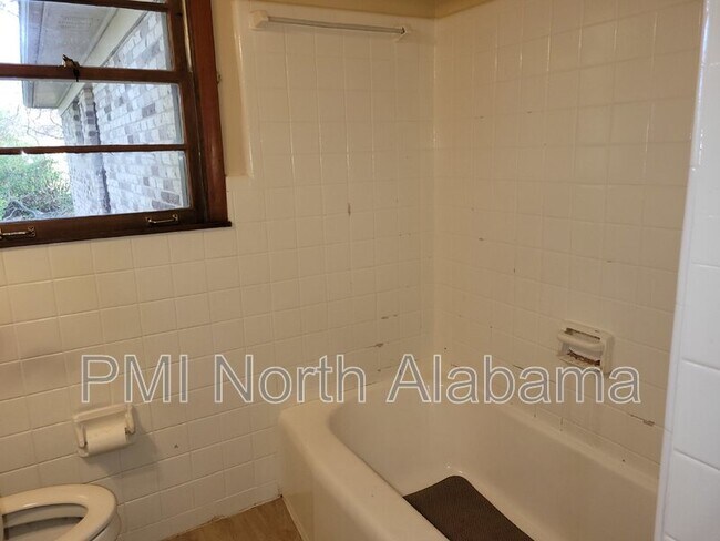 Building Photo - 3503 Crestmore Cir NW