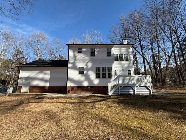 Building Photo - Charming 3BD, 2.5BA Willow Spring Home on a Corner Lot with a 2-Car Garage and a Large Fenced Bac...