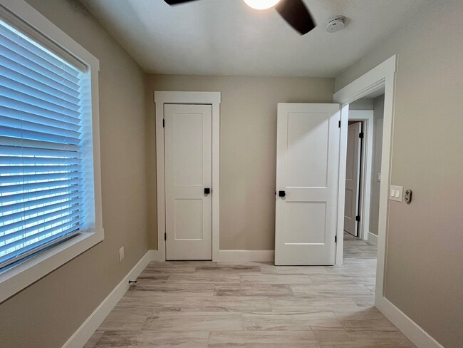 Building Photo - Completely Remodeled! Close to  Historic D...