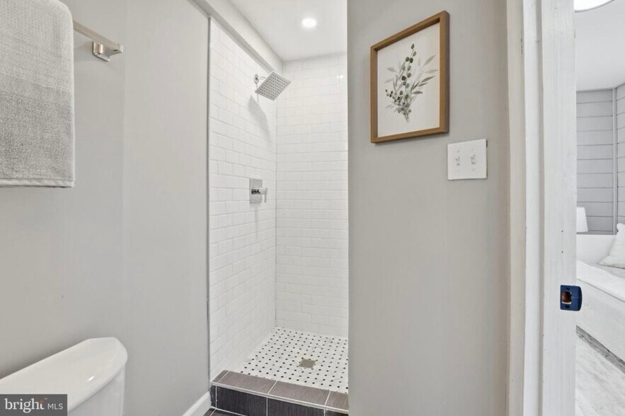 Building Photo - 421 Saint Margarets Dr
