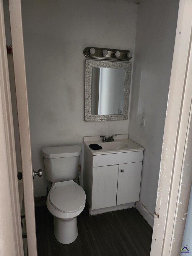 Building Photo - 216 Tabor Dr