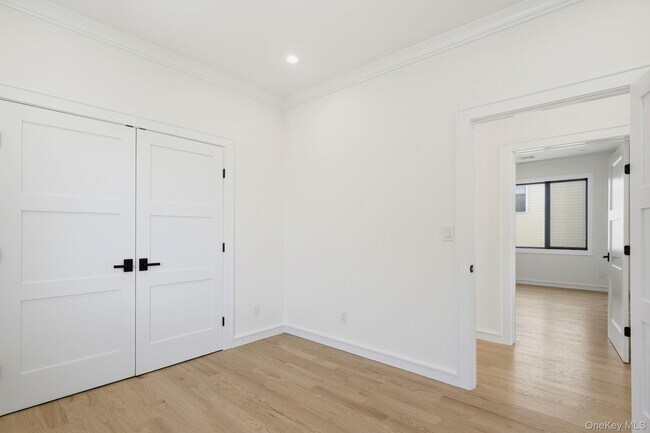 Building Photo - 31 Gedney Way