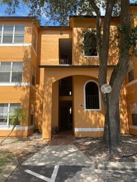 Building Photo - Spacious third floor unit located in the gated community of Venetian place