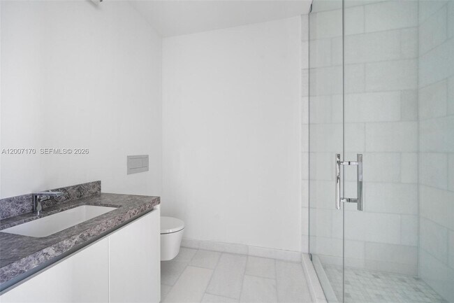 Building Photo - 175 SE 25th Rd