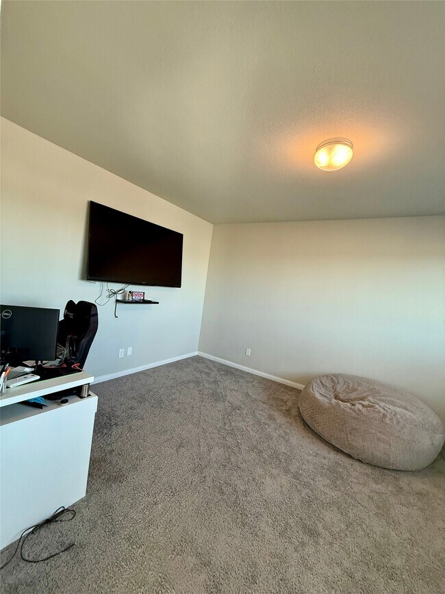 Building Photo - 15402 Sailpoint Ln